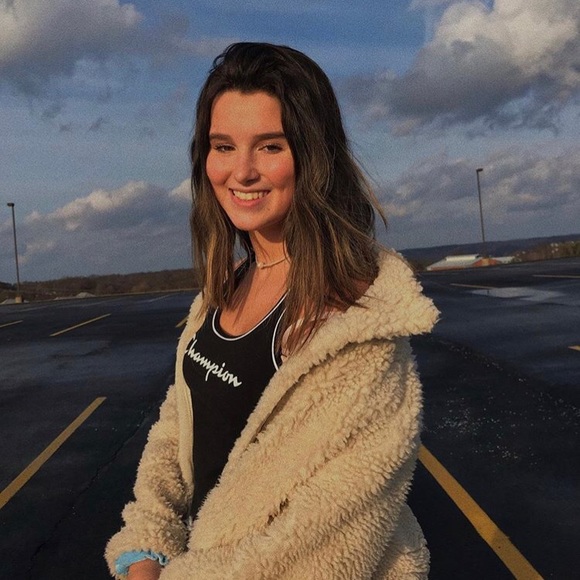 Meet your Posher, Annamarie - Picture 1 of 1